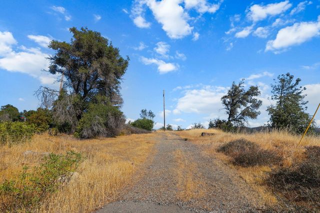 15715 Highland Circle, Redding, CA 96001