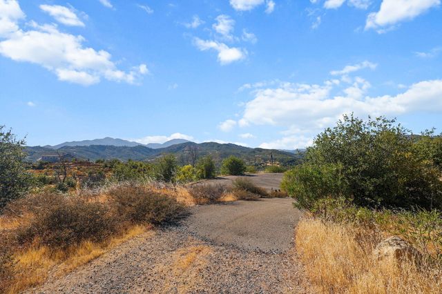 15715 Highland Circle, Redding, CA 96001