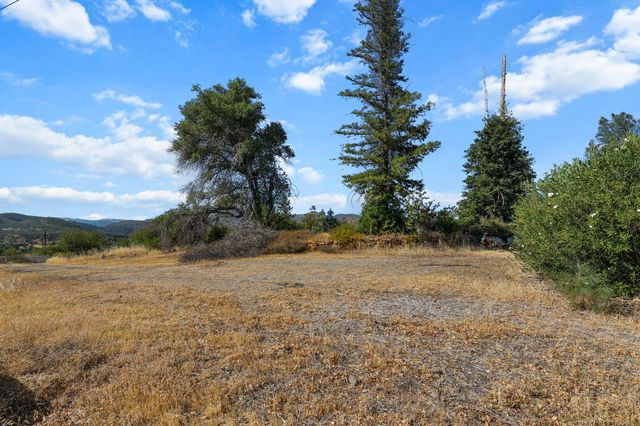 15715 Highland Circle, Redding, CA 96001