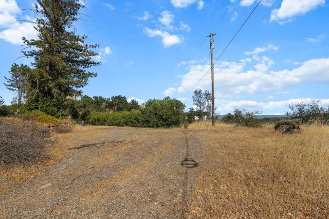 15715 Highland Circle, Redding, CA 96001