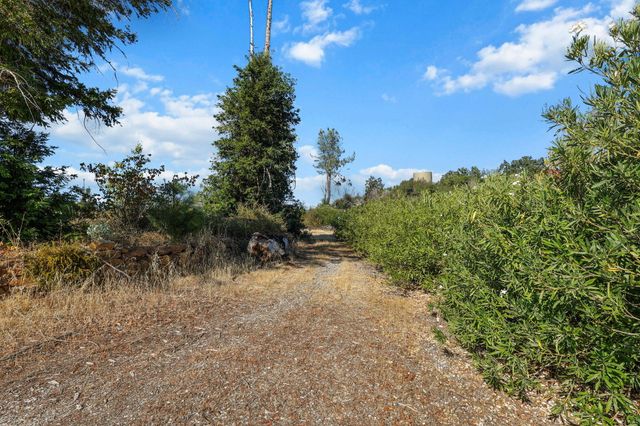 15715 Highland Circle, Redding, CA 96001