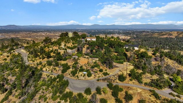 15715 Highland Circle, Redding, CA 96001