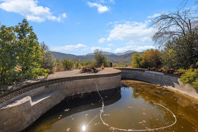 15715 Highland Circle, Redding, CA 96001