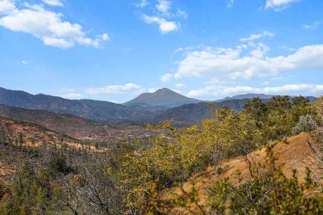 15715 Highland Circle, Redding, CA 96001