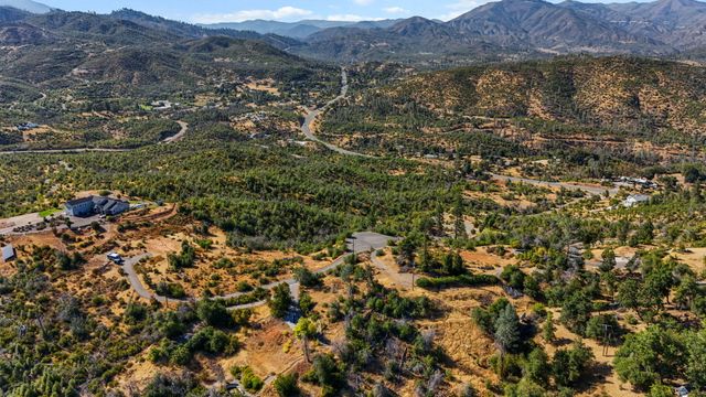 15715 Highland Circle, Redding, CA 96001