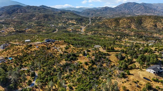 15715 Highland Circle, Redding, CA 96001