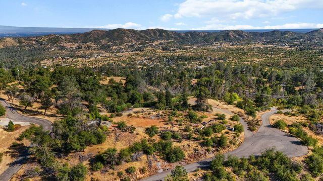 15715 Highland Circle, Redding, CA 96001