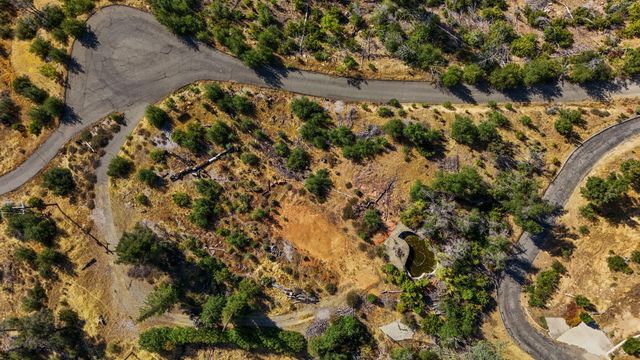 15715 Highland Circle, Redding, CA 96001