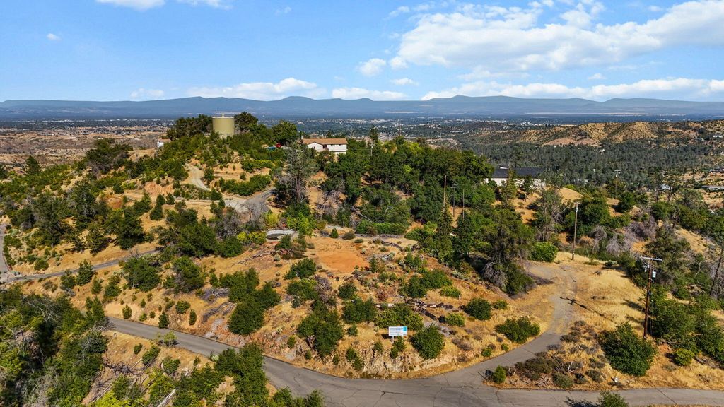 15715 Highland Circle, Redding, CA 96001