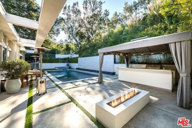 2241 Bowmont Drive, Beverly Hills, CA 90210