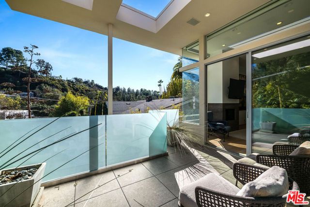 2241 Bowmont Drive, Beverly Hills, CA 90210