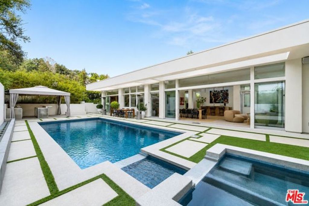 2241 Bowmont Drive, Beverly Hills, CA 90210