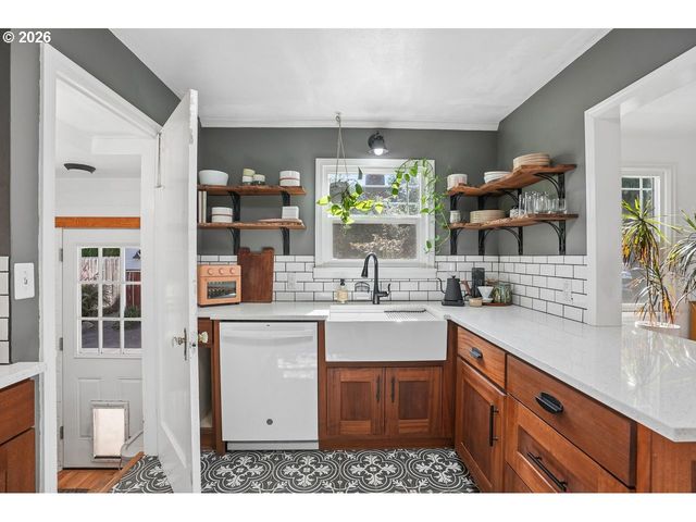 1815 MADISON St Ne, Salem, OR 97301