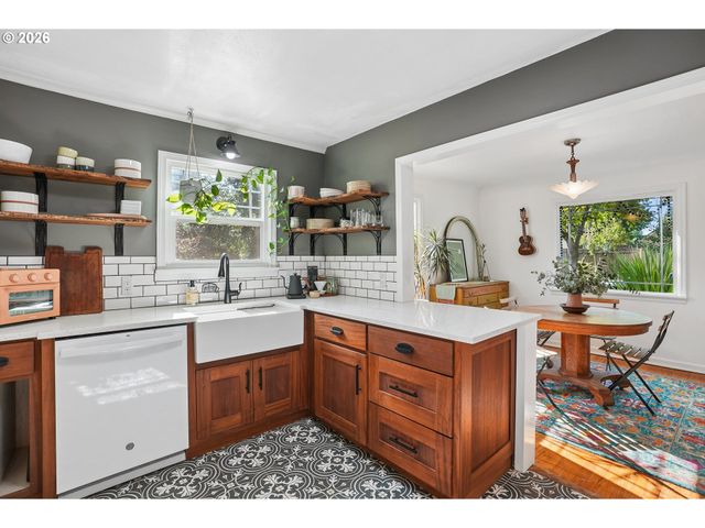 1815 MADISON St Ne, Salem, OR 97301