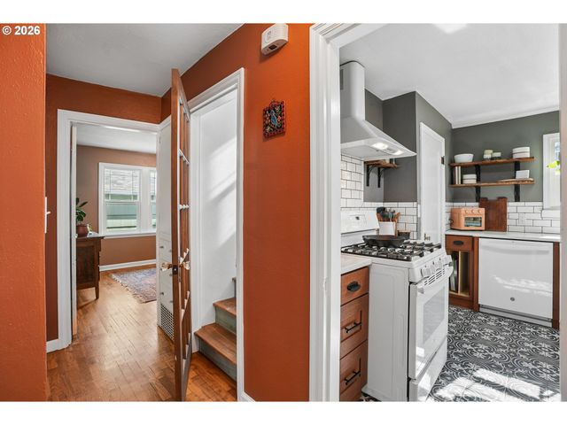 1815 MADISON St Ne, Salem, OR 97301