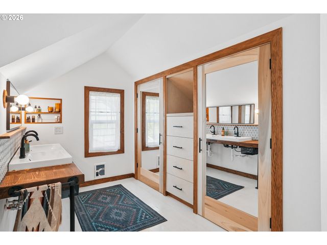 1815 MADISON St Ne, Salem, OR 97301