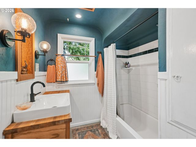 1815 MADISON St Ne, Salem, OR 97301