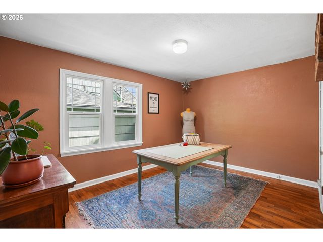 1815 MADISON St Ne, Salem, OR 97301
