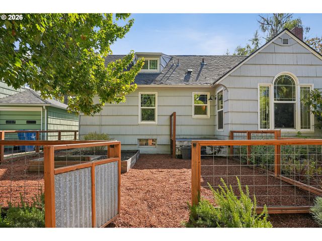 1815 MADISON St Ne, Salem, OR 97301