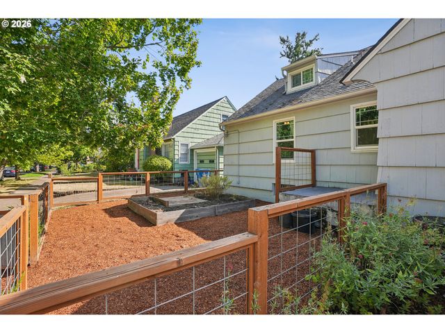 1815 MADISON St Ne, Salem, OR 97301