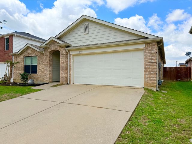 1705 Desperado Road, Fort Worth, TX 76131