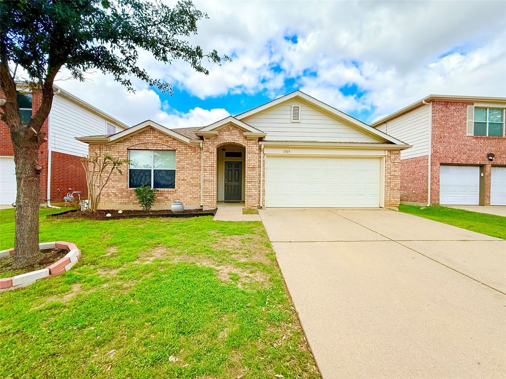 1705 Desperado Road, Fort Worth, TX 76131