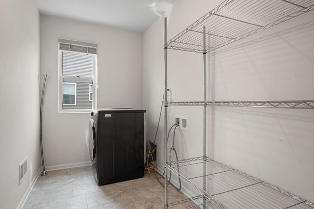 2703 Maize Lp, Saline, MI 48176