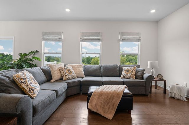 2703 Maize Lp, Saline, MI 48176