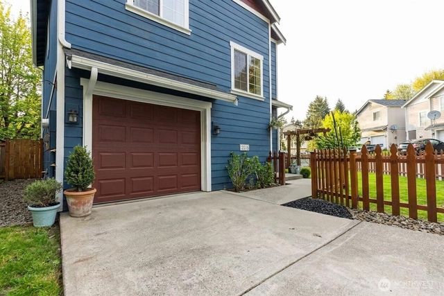 2058 NE Green Glen Lane, Bremerton, WA 98311