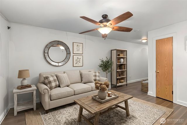 2058 NE Green Glen Lane, Bremerton, WA 98311