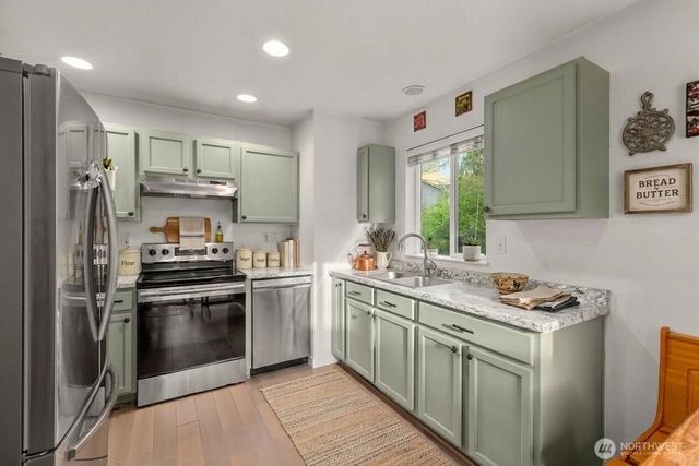 2058 NE Green Glen Lane, Bremerton, WA 98311