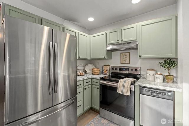 2058 NE Green Glen Lane, Bremerton, WA 98311