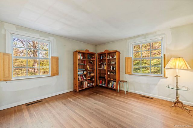12 Harris Road, Katonah, NY 10536