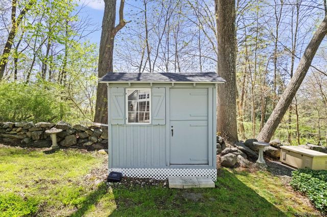 12 Harris Road, Katonah, NY 10536