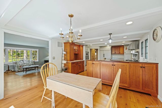 12 Harris Road, Katonah, NY 10536