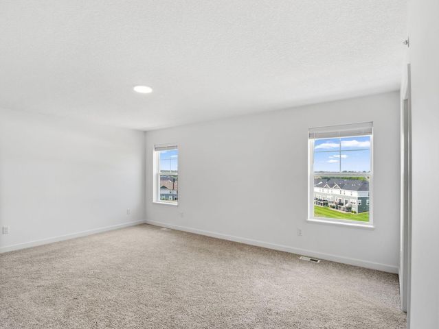 4226 Hayward Avenue N, Oakdale, MN 55128