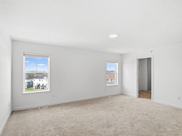4226 Hayward Avenue N, Oakdale, MN 55128