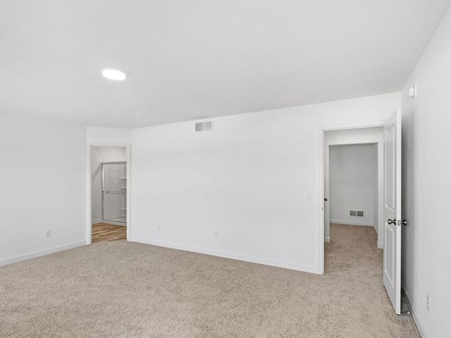 4226 Hayward Avenue N, Oakdale, MN 55128