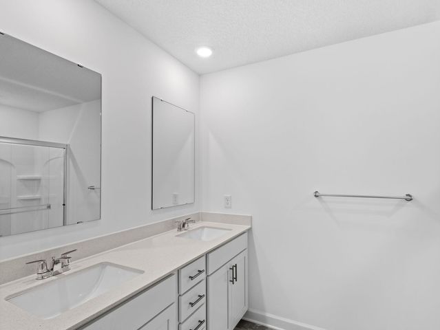 4226 Hayward Avenue N, Oakdale, MN 55128