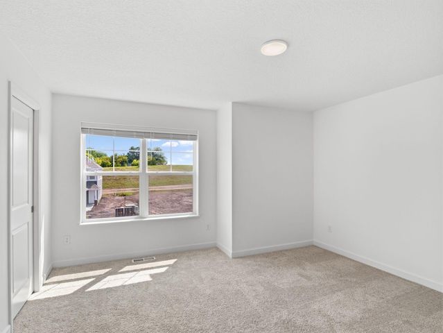 4226 Hayward Avenue N, Oakdale, MN 55128