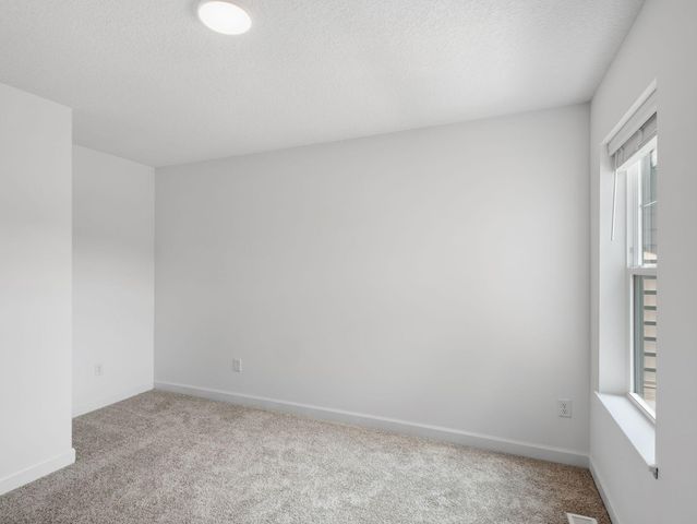 4226 Hayward Avenue N, Oakdale, MN 55128