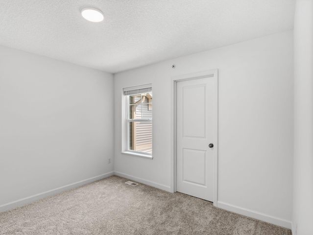 4226 Hayward Avenue N, Oakdale, MN 55128