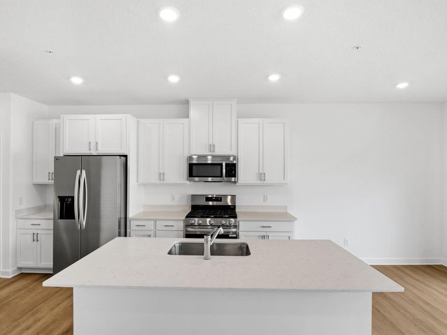 4226 Hayward Avenue N, Oakdale, MN 55128