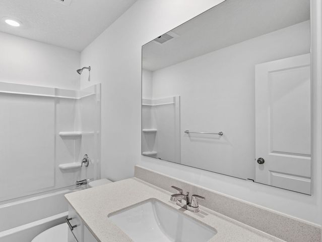 4226 Hayward Avenue N, Oakdale, MN 55128