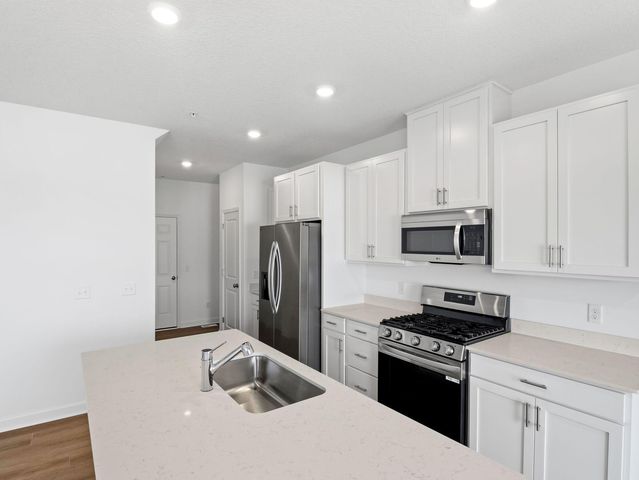 4226 Hayward Avenue N, Oakdale, MN 55128