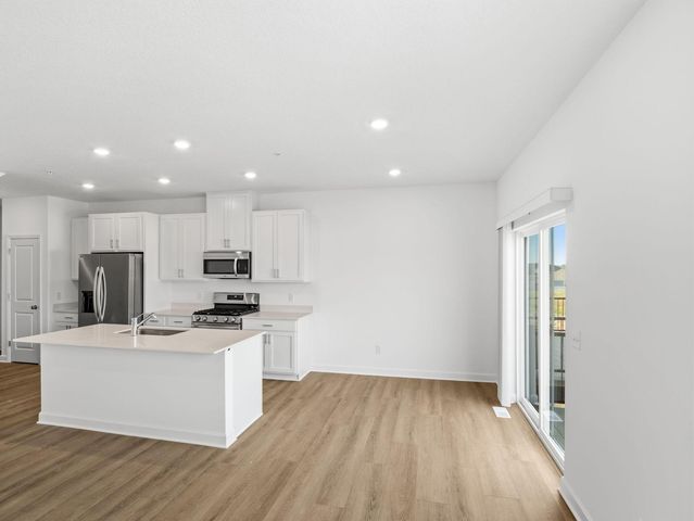 4226 Hayward Avenue N, Oakdale, MN 55128