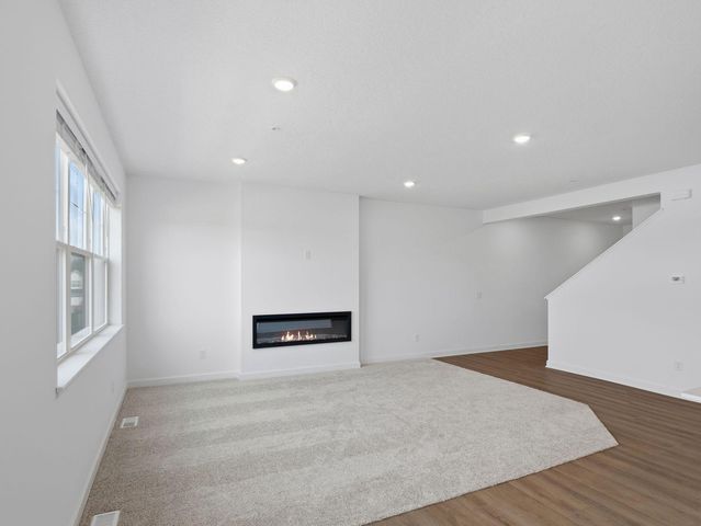 4226 Hayward Avenue N, Oakdale, MN 55128