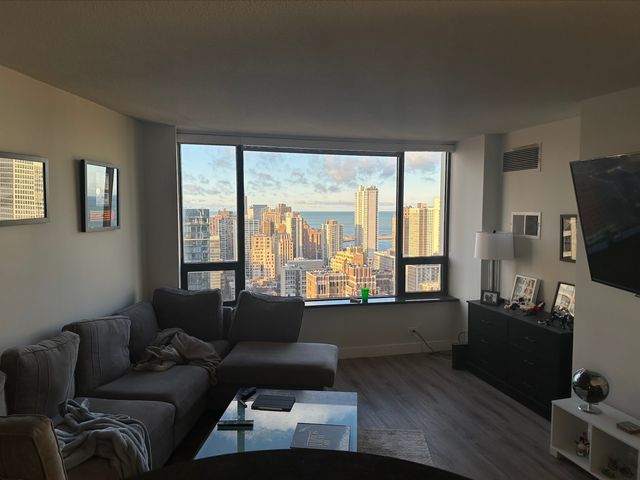 2 E OAK Street 3502, Chicago, IL 60611