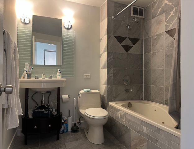 2 E OAK Street 3502, Chicago, IL 60611