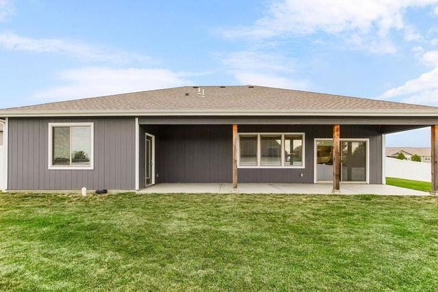 1202 Little Knife Drive, Lawrence, KS 66049